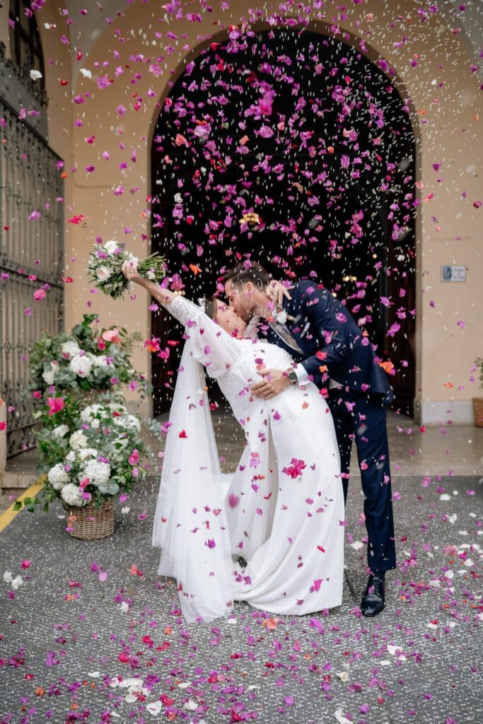 Boda romantica costa del sol iglesia santuario de la victoria