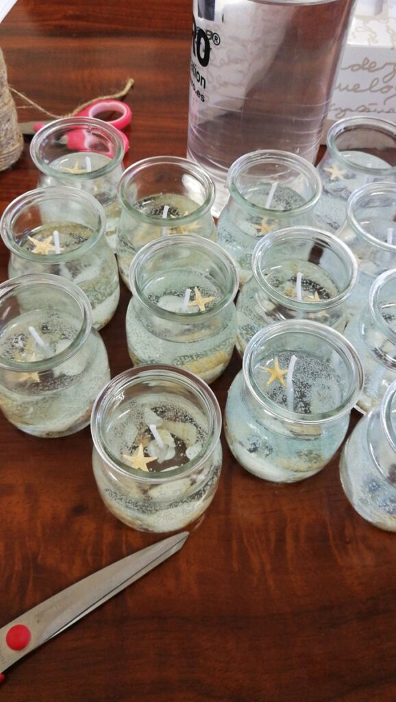 velas de gel con conchas y estrellas de mar, regalo boda en la playa boda marinera